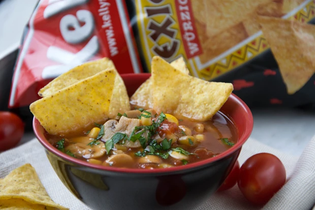 Mexikanische Suppe mit Tortilla Chips