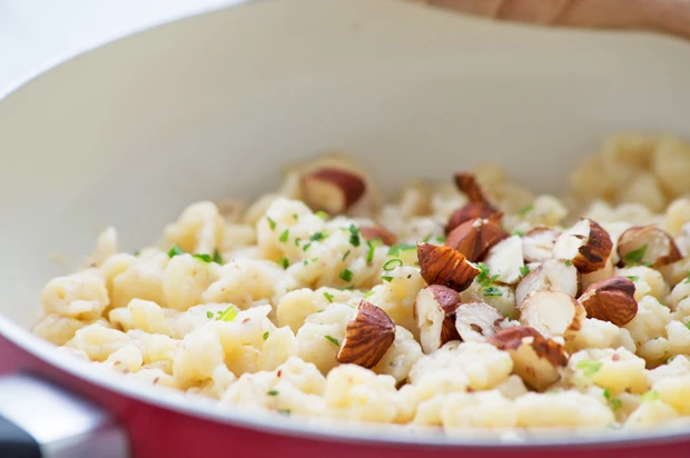Haselnuss Sp&auml;tzle