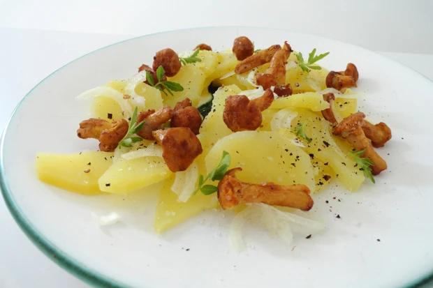 Erd&auml;pfel-Salat mit Eierschwammerl