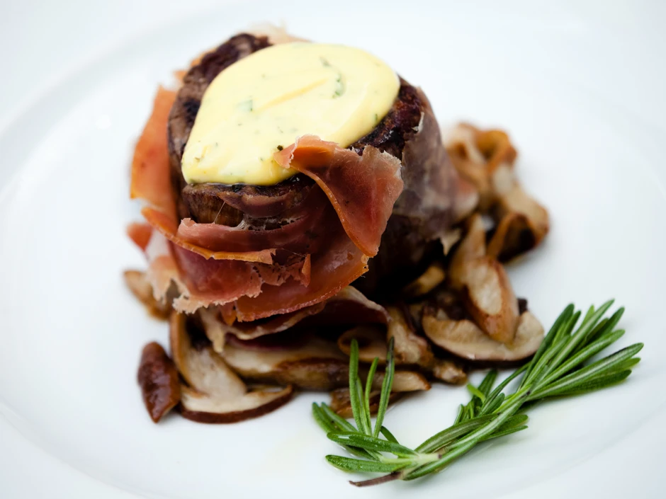 Feines Roastbeef mit Steinpilzen