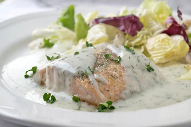 Lachs in Kr&auml;utersauce