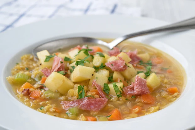 Linsensuppe s&uuml;&szlig;-sauer