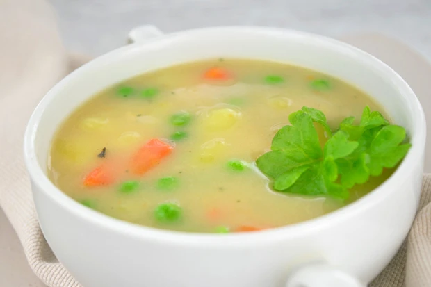 Frische Erbsensuppe