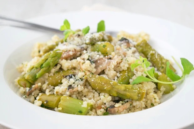 Quinoa-Risotto mit gr&uuml;nem Spargel