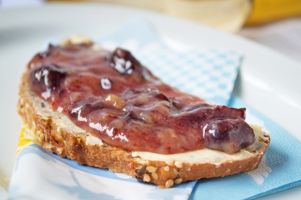 Bananenmarmelade mit Kirschen