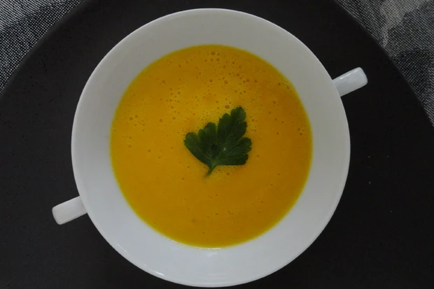 Fruchtige Orangensuppe