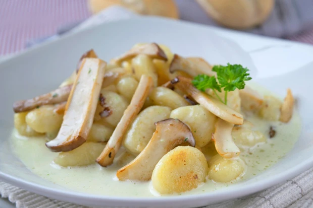 Erd&auml;pfelnockerl mit Austernpilzen