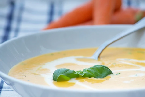 Karottensuppe mit Sauerrahm