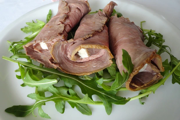 Winterliche Roastbeef-Radi-R&ouml;llchen