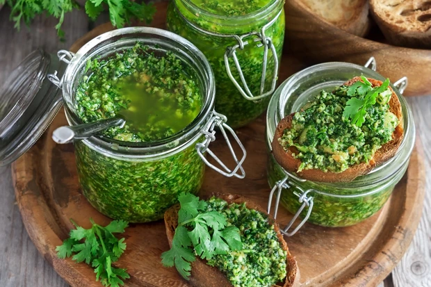 Hausgemachtes Kräuterpesto