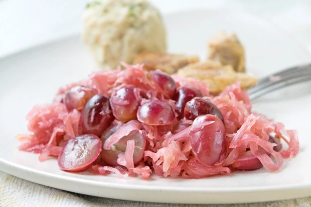 Sauerkraut mit Weintrauben