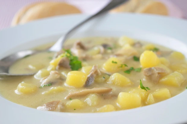 Raffinierte Suppe mit Erd&auml;pfel und Kr&auml;uterseitlingen