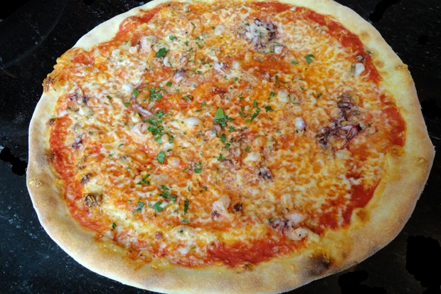Pizza con frutti di mare