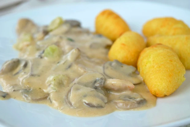 Naturschnitzel mit Champignonsauce