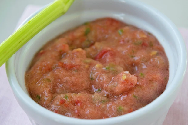 Basische Tomaten-Kaltschale
