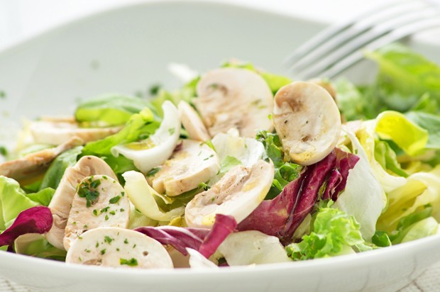 Basischer Blattsalat mit Pilzen