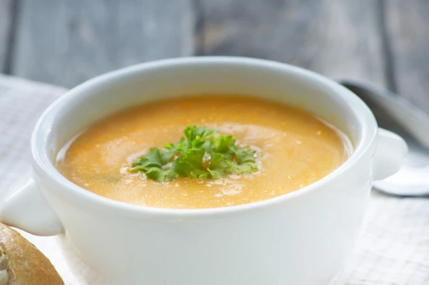 Basische Curry-Karottensuppe