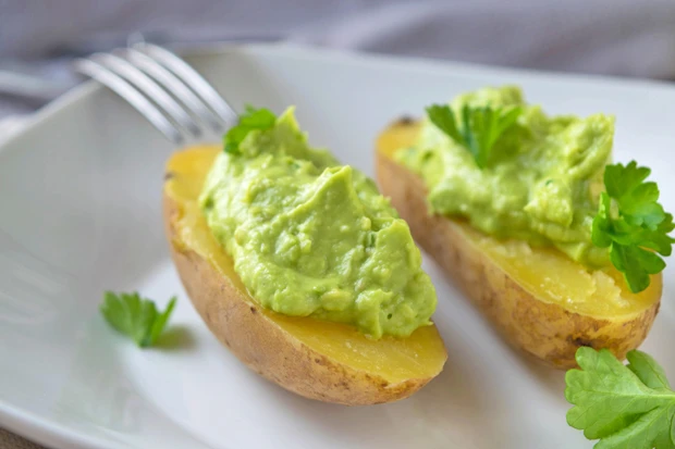 Basische Avocadocreme mit Kartoffeln