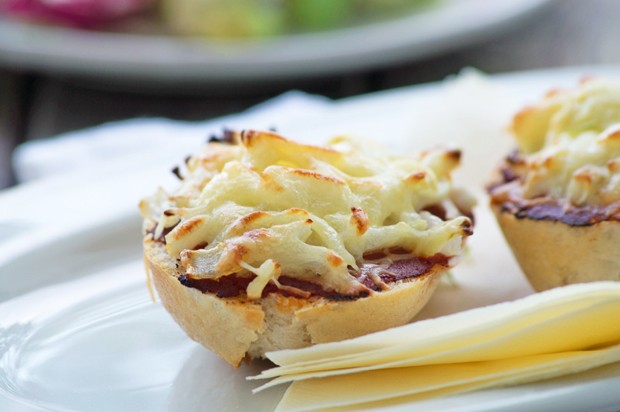 Zwiebel-Käse-Baguette