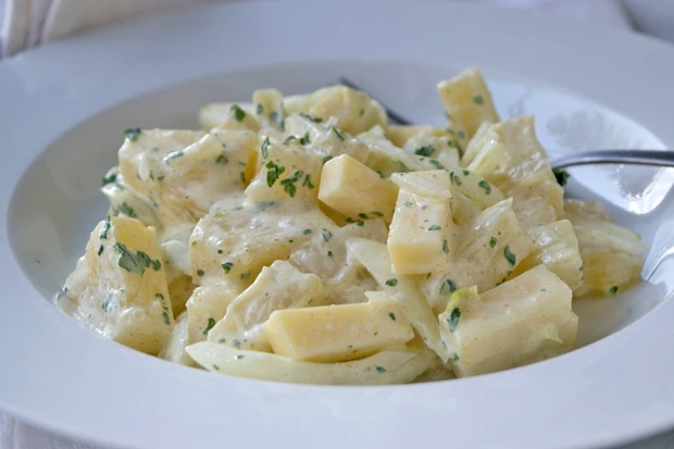 Käsesalat mit Ananas