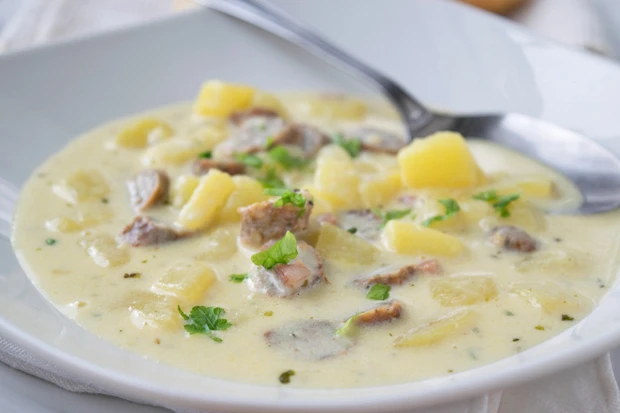 Bratw&uuml;rstel-Suppe