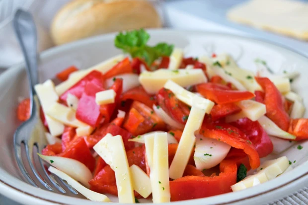 Paprika-Gouda-Salat