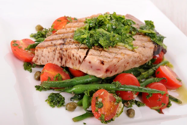 Thunfischsteak mit Fisolen