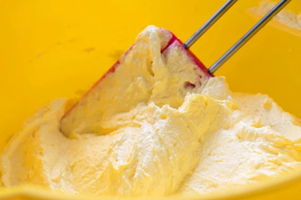 Einfaches Frosting mit wei&szlig;er Schokolade