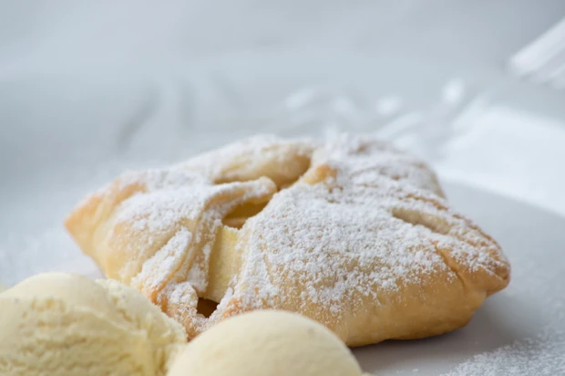 Vegane Apfeltaschen mit Vanilleeis