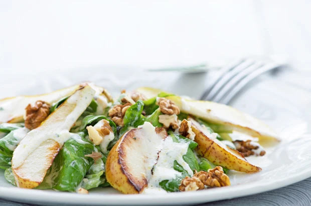 Vogerlsalat mit Birnen
