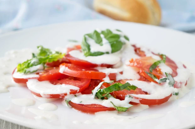 Tomaten mit Schafk&auml;se-Creme
