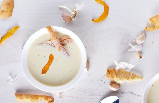 Knoblauch-Dinkel-Suppe