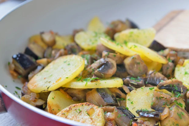 Erd&auml;pfel-Champignon-Pfanne
