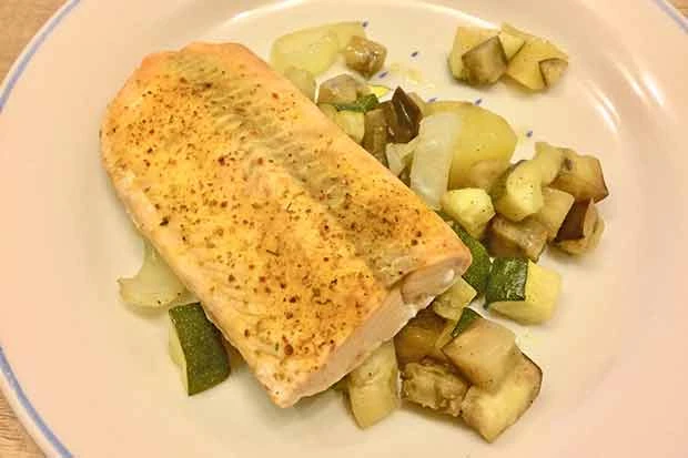 Lachsfilet mit mediterranem Gem&uuml;se