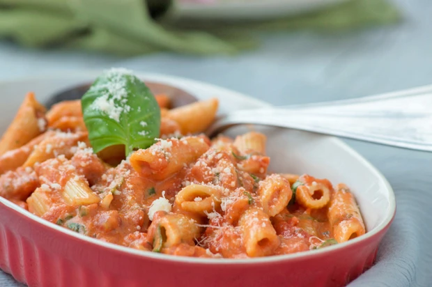 Penne mit Tomaten-Basilikumsauce