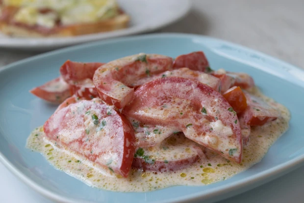 Tomatensalat mit B&auml;rlauch-Dressing