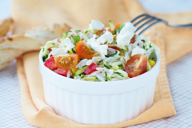 Mediterraner Sommerreissalat
