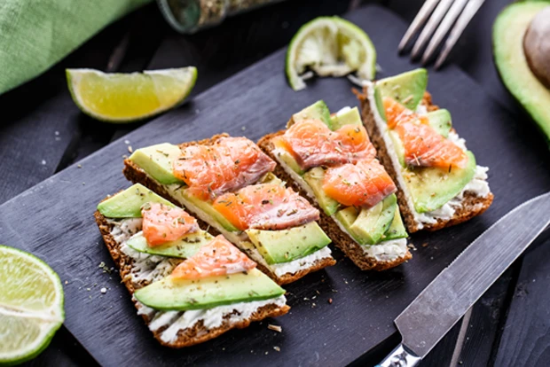 Lachs-Avocado-Brot