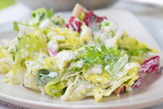 Blattsalat mit Topfenmarinade