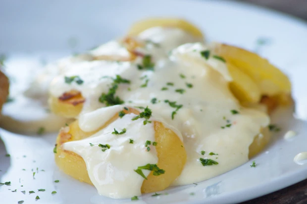 Erd&auml;pfel mit K&auml;sesauce