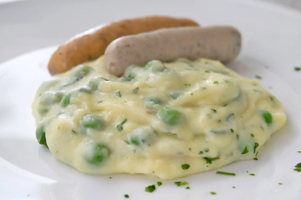Würstchen mit Gemüsepüree