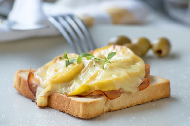Toast mit Apfel