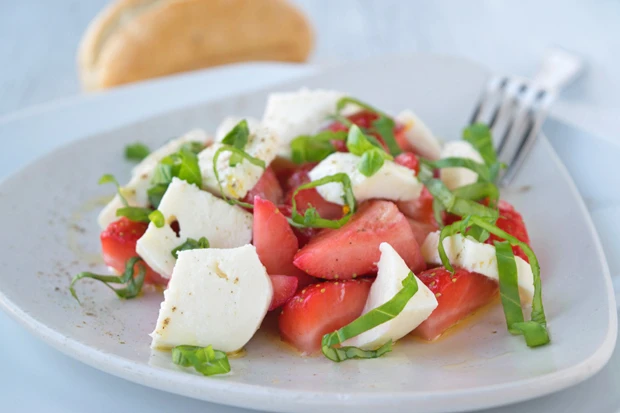Erdbeersalat mit Mozzarella
