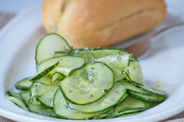 Gurkensalat mit Oregano