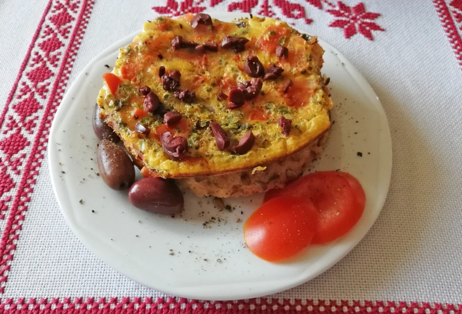 Tomaten-Omlett auf K&uuml;rbiskernbrot