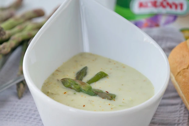 Spargelsuppe mit Safran