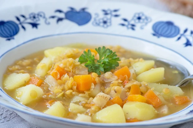 Schmoreintopf mit Linsen und Kartoffeln