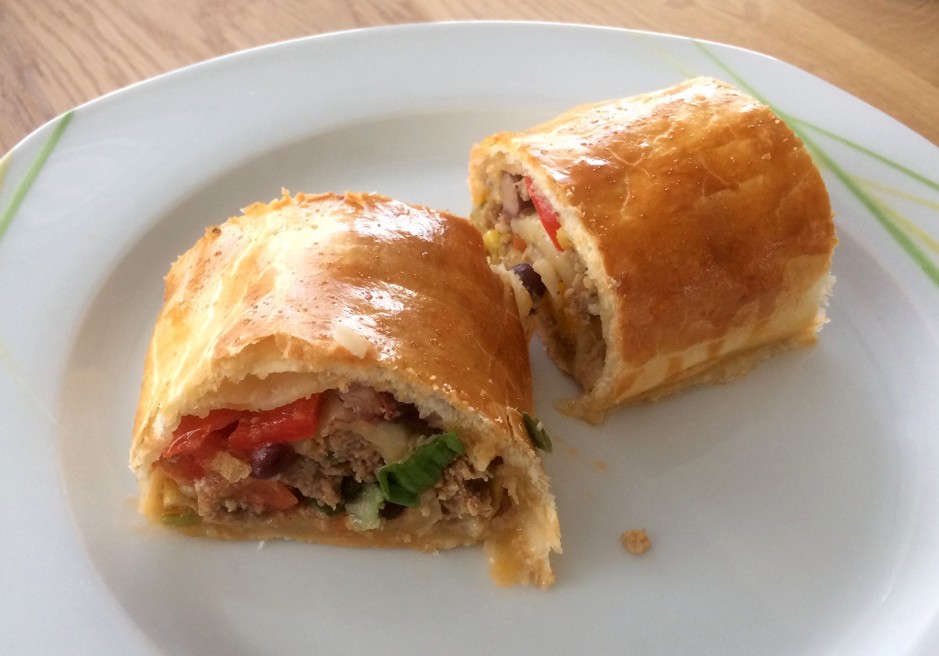Mexikanische Blätterteigtaschen mit Faschiertem