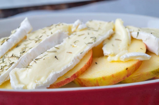Camembert auf &Auml;pfel