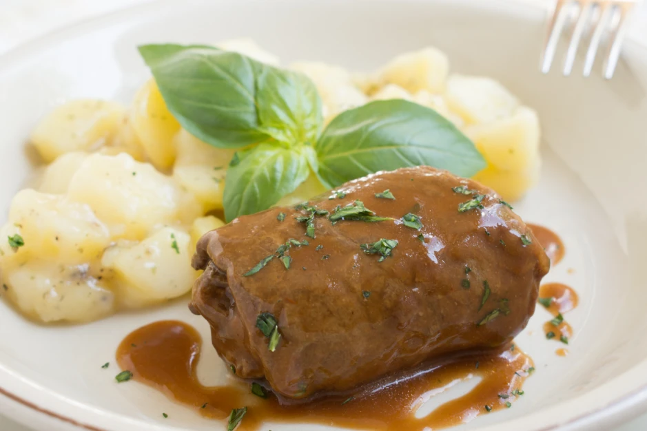 Rindsroulade mit eingebrannten Erd&auml;pfeln